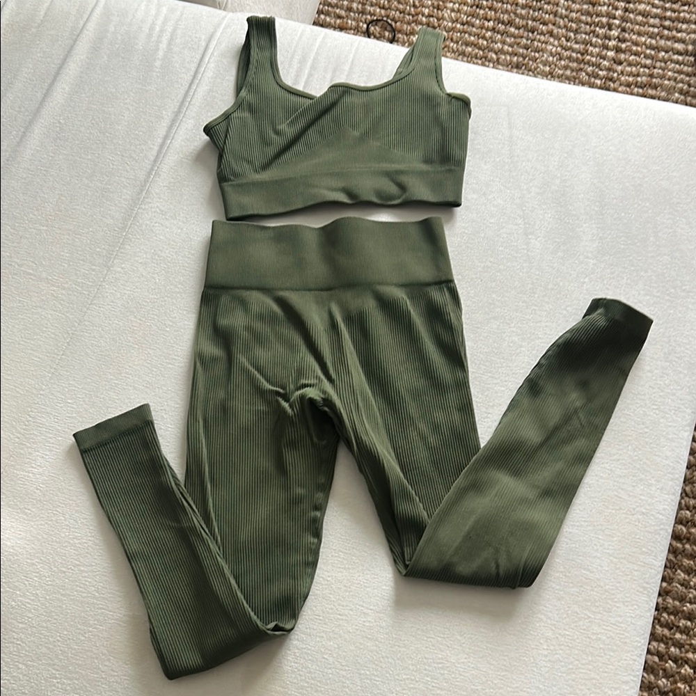 Green Ribbed Workout Set, Medium